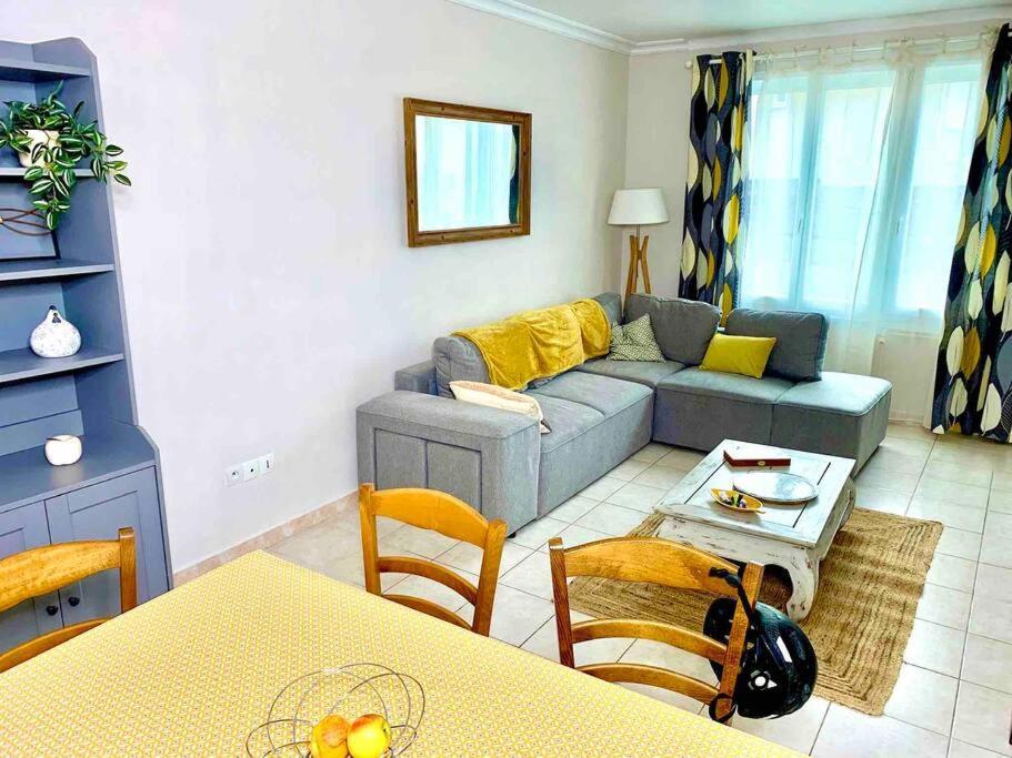 Maison 3 Ch. Garage, Jardin, 10 Min Circuit Appartement